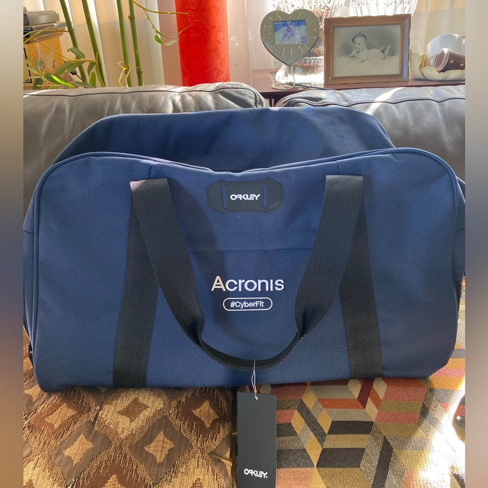 Oakley Crestible Street Duffle Bag Weekender